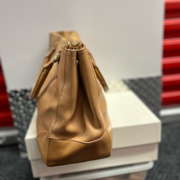 TORY BURCH Robinson Beige Saffiano Leather Large Satchel Shoulder Bag - Picture 5 of 12